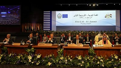 القمة العربية الأوروبية الأولى .. مصر رمانة الميزان بين الشرق والغرب