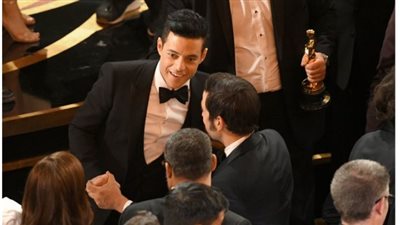 العين فلقت الحجر.. لحظة سقوط رامى مالك في مهرجان الأوسكار