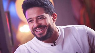 بعد كسر قدمه اليسرى .. حماقى يجبر على إلغاء أعماله الفنية 