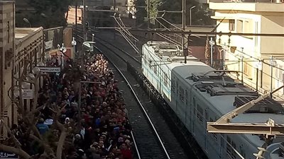 صور| انتحار مسن  أمام عجلات مترو عزبة النخل 