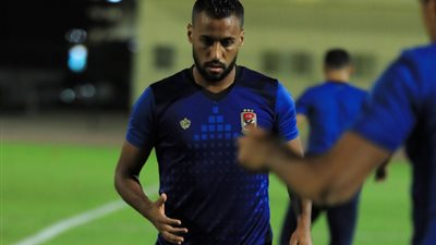 اليخاندرو يجهز نجم الأهلي للمشاركة في المباريات