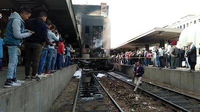 صور| وصول الإسعاف لرفع جثامين ضحايا حادث محطة مصر