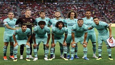 فيديو| لاعب آرسنال السابق يُنافس شيوخ الحرمين في تلاوة القرآن
