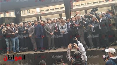 غادة والي تصل إلى محطة رمسيس لمتابعة حريق رصيف 6