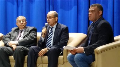 صور| وكيل تعليم بورسعيد يشهد فعاليات الصالون الثقافي