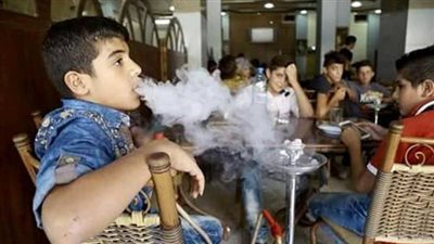 أدمنها منذ 3 سنوات.. طفل يسرد قصته مع الشيشة