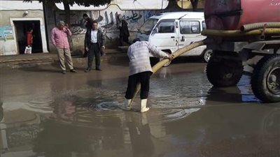 صور| شفط مياه الأمطار من شوارع إيتاي البارود بالبحيرة