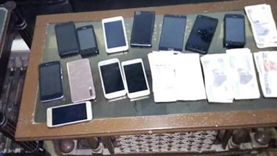حبس 3 أشقياء سرقوا محل هواتف محمولة بسوهاج 