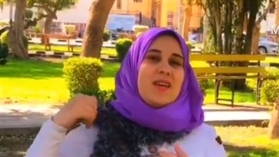 فيديو| بـ«لغة الإشارة» .. ولاء تساعد الصم على فهم الأغاني