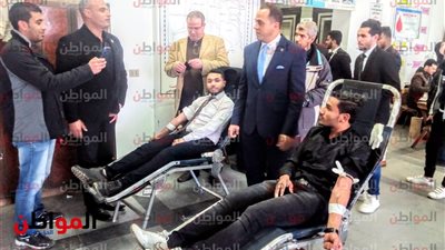 رئيس جامعة دمنهور يقود حملة تبرع بالدم لمصابي قطار رمسيس
