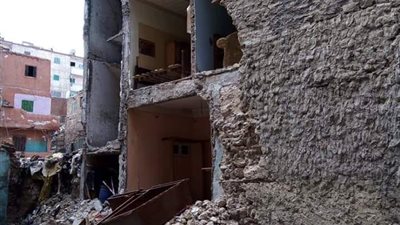 انهيار أجزاء من عقار قديم غرب الإسكندرية.. والتضامن تتدخل