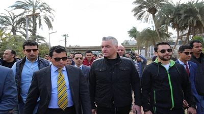 صبحي يؤدي صلاة الغائب على أرواح حادث قطار محطة مصر