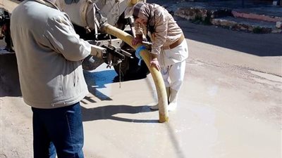صور| متابعة أعمال شفط مياه الأمطار في برج العرب