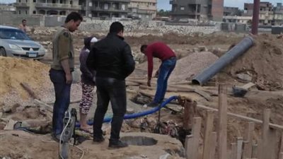 محافظ البحيرة يوجه بحل مشكلات الصرف الصحي
