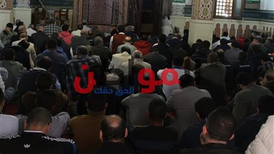 صور| توافد المصلين على مساجد الإسكندرية لأداء صلاة الجمعة