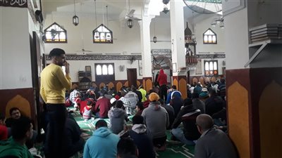 أهالي بورسعيد يؤدون صلاة الجمعة بمساجد المحافظة