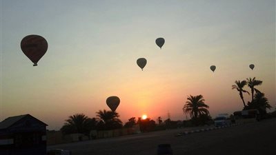 حول العالم| بالون الأقصر يطير بأمان.. وسوريا تعود لأحضان العرب 