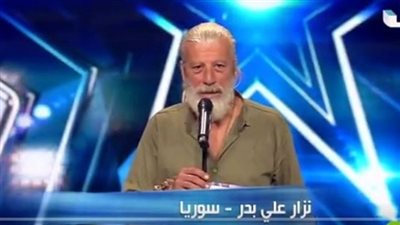 النحات نزار علي بدر يشكل بحجارة جبل صافون النزوح السوري