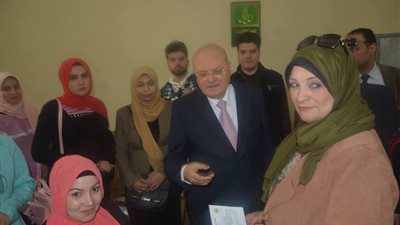 رئيس جامعة الزقازيق يتابع حملة 100 مليون صحة بالكليات 