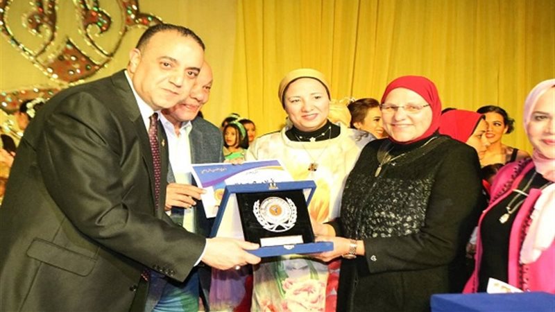 تكريم حرم النائب