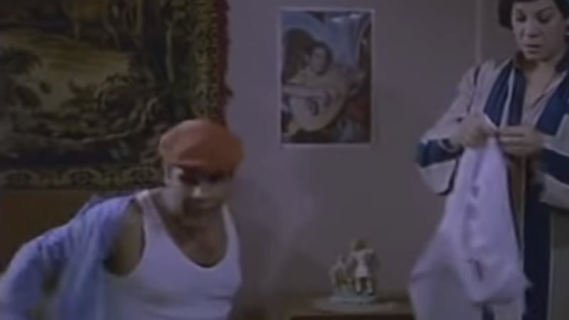 امرأة في مشهد