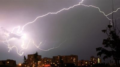 عواصف رعدية وأمطار على المحافظات وتوقعات باضطراب الملاحة