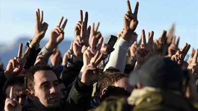 المعارضة الجزائرية تطالب بتفعيل المادة (102)