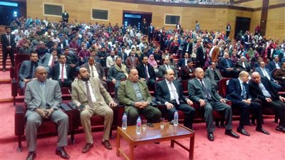 صور| «حدد مستقبلك.. اختر طريق» مؤتمر طلابي بـ جامعة سوهاج