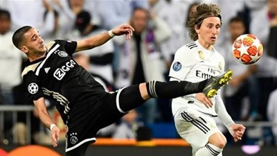 فيديو| مهارة خيالية من نجم أياكس في مباراة ريال مدريد