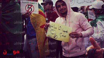 فيديو وصور| أكشن تاني مرة.. طلاب الجزائر: « لا للعهد الخامسة »