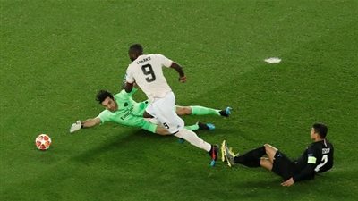 فيديو| فرحة «هيستيرية» لنجم «Man United» بالفوز على باريس سان جيرمان