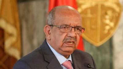 وزير خارجية الجزائر: مشكلة ليبيا لن تحل في ظل التواجد الأجنبي 