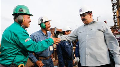 نيكولاس مادورو يتحدى العقوبات الأمريكية بهذا السلاح