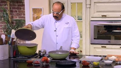 فيديو| الشيف الشربينى يقدم طريقة عمل حمص الشام
