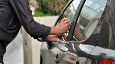 عرض سيارة للبيع بثمن بخس تسبب في القبض على سارقيها