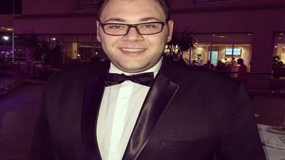 محمد على رزق يشارك جمهوره صورة مع امح الدولي