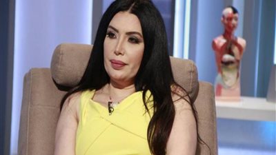 بـ«قبلة» زوج عبير صبري يحتفل يحيي اليوم العالمي للمرأة 2019