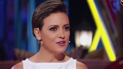 ريهام عبد الغفور فنانة تشكيلية في زي الشمس 