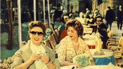 حكاية صورة| صباح و سامية جمال على أحد المقاهي.. لهذا السبب