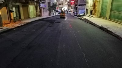 صور| مديرية الطرق بالإسكندرية تواصل رفع كفاءة شوارع الأحياء 