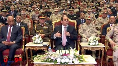الرئيس السيسي يداعب كامل الوزير: «بنتحايل عليه 5 أيام عشان النقل»