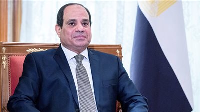 السيسي: تحية لكل سيدة ناضلت وحققت منجزات في كل الميادين