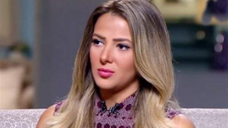 الفنانة دنيا سمير