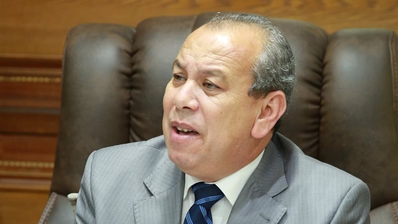 إحالة  13 طبيباً