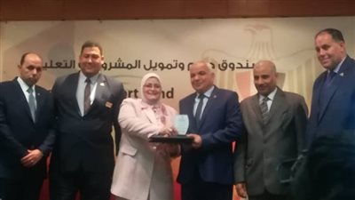 منسق برنامج «المعلمون أولا» يكرم وكيل تعليم كفر الشيخ 
