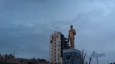 تمثال حافظ الأسد يتسبب في احتجاجات بدرعا السورية 