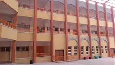 طالبة تلقي بنفسها من الطابق الأول في مدرسة بالفيوم .. والسبب؟