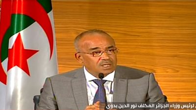 فيديو| رئيس وزراء الجزائر المكلف: أبوابنا مفتوحة للشعب 