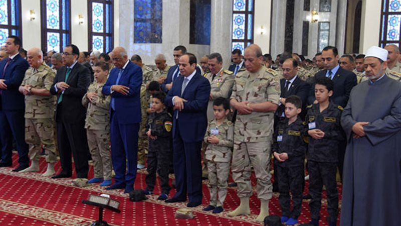 السيسي يصلي الجمعة