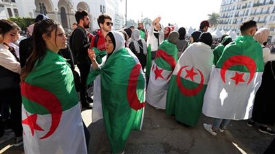 نهاية زمرة حاكمة| تظاهرات الجزائر بعيون إسبانية